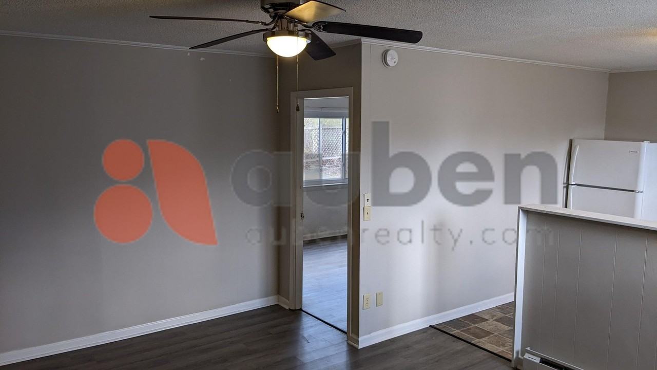 566 Julian Rd - Photo 2 of 7