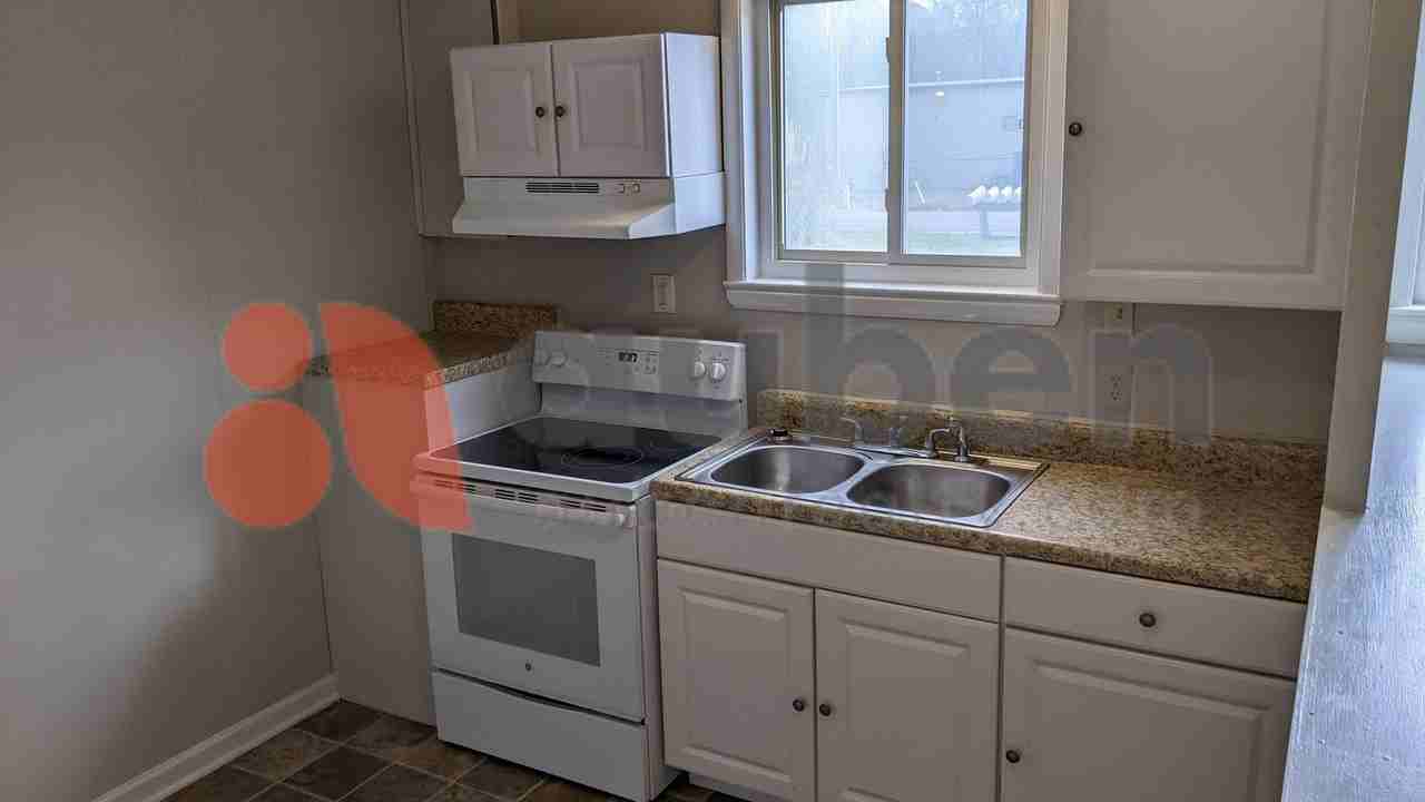 566 Julian Rd - Photo 4 of 7