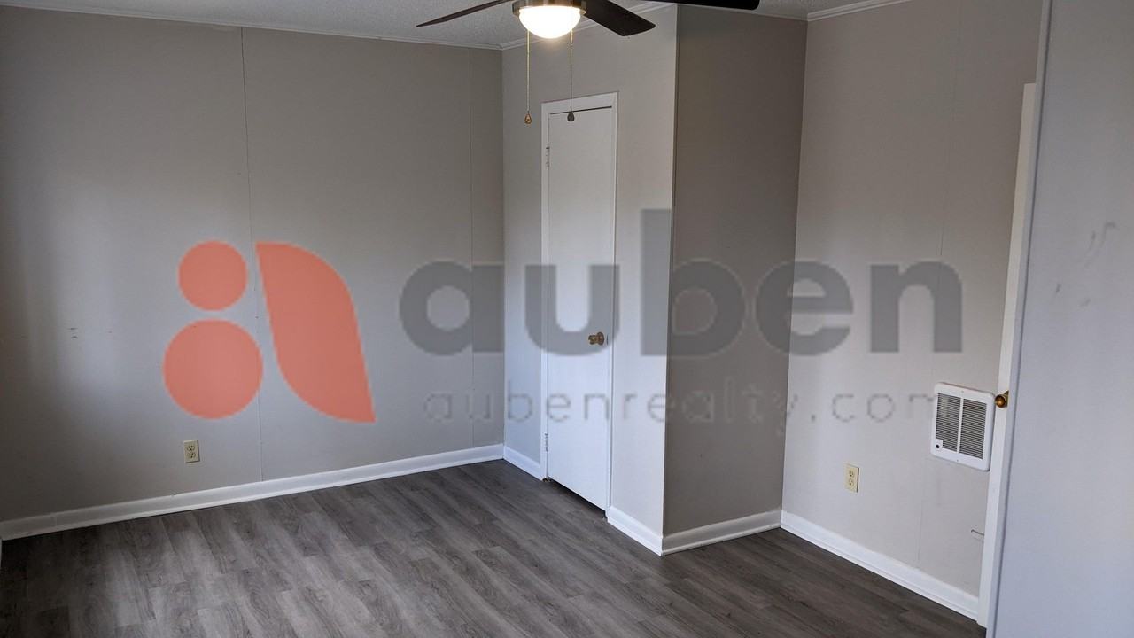 566 Julian Rd - Photo 5 of 7