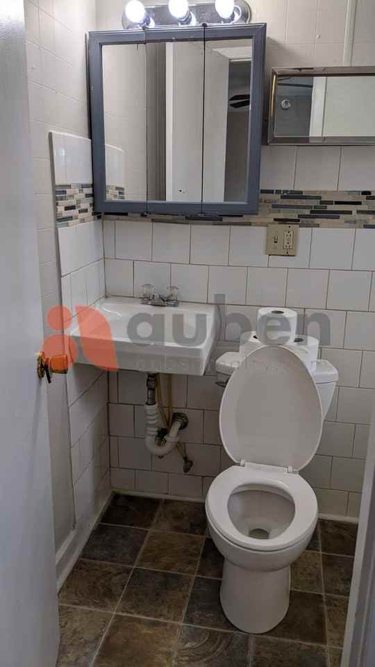 566 Julian Rd - Photo 6 of 7