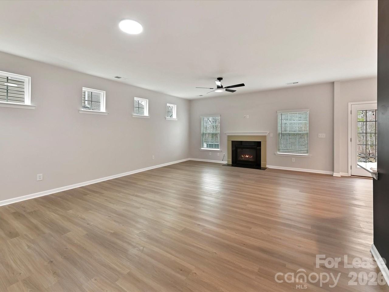 1257 Loggerhead Dr - Photo 4 of 26
