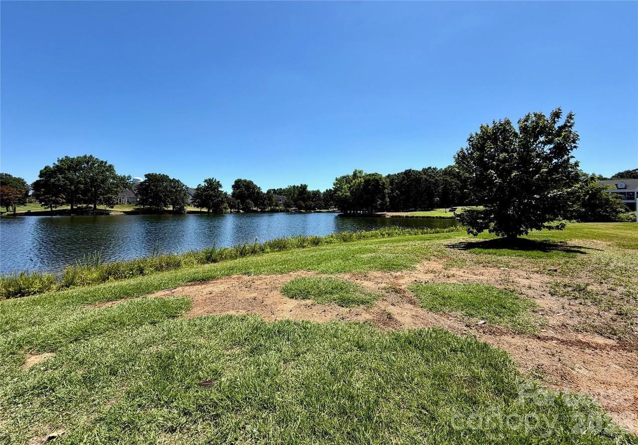880 Summerlake Dr - Photo 2 of 34
