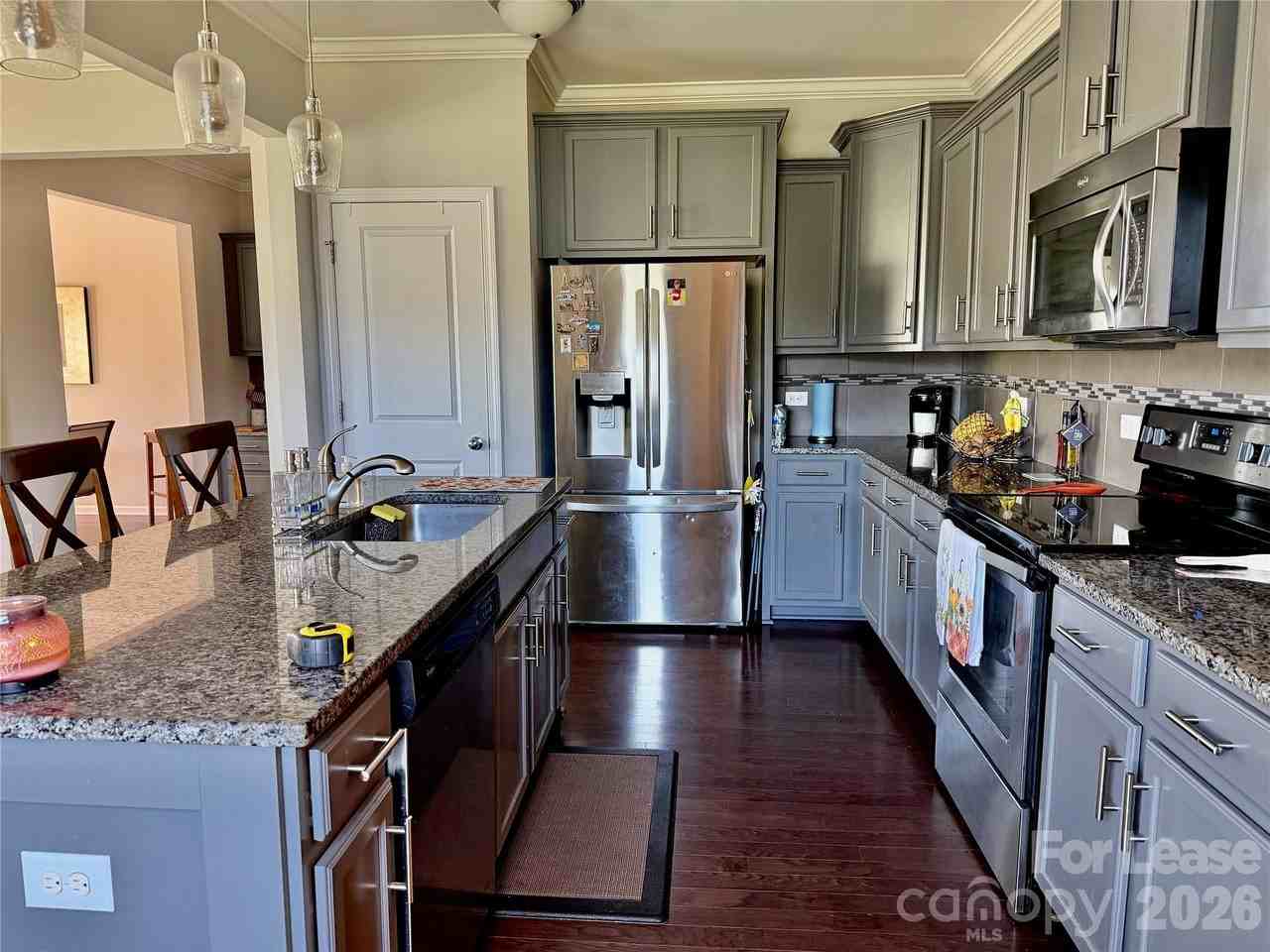 880 Summerlake Dr - Photo 4 of 34