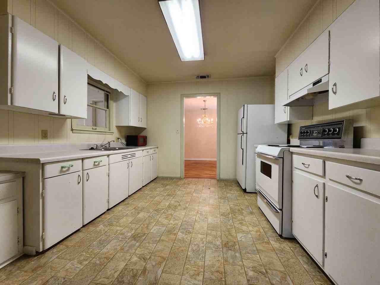 707 W Avenue J - Photo 3 of 12