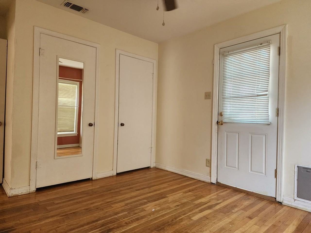 707 W Avenue J - Photo 5 of 12
