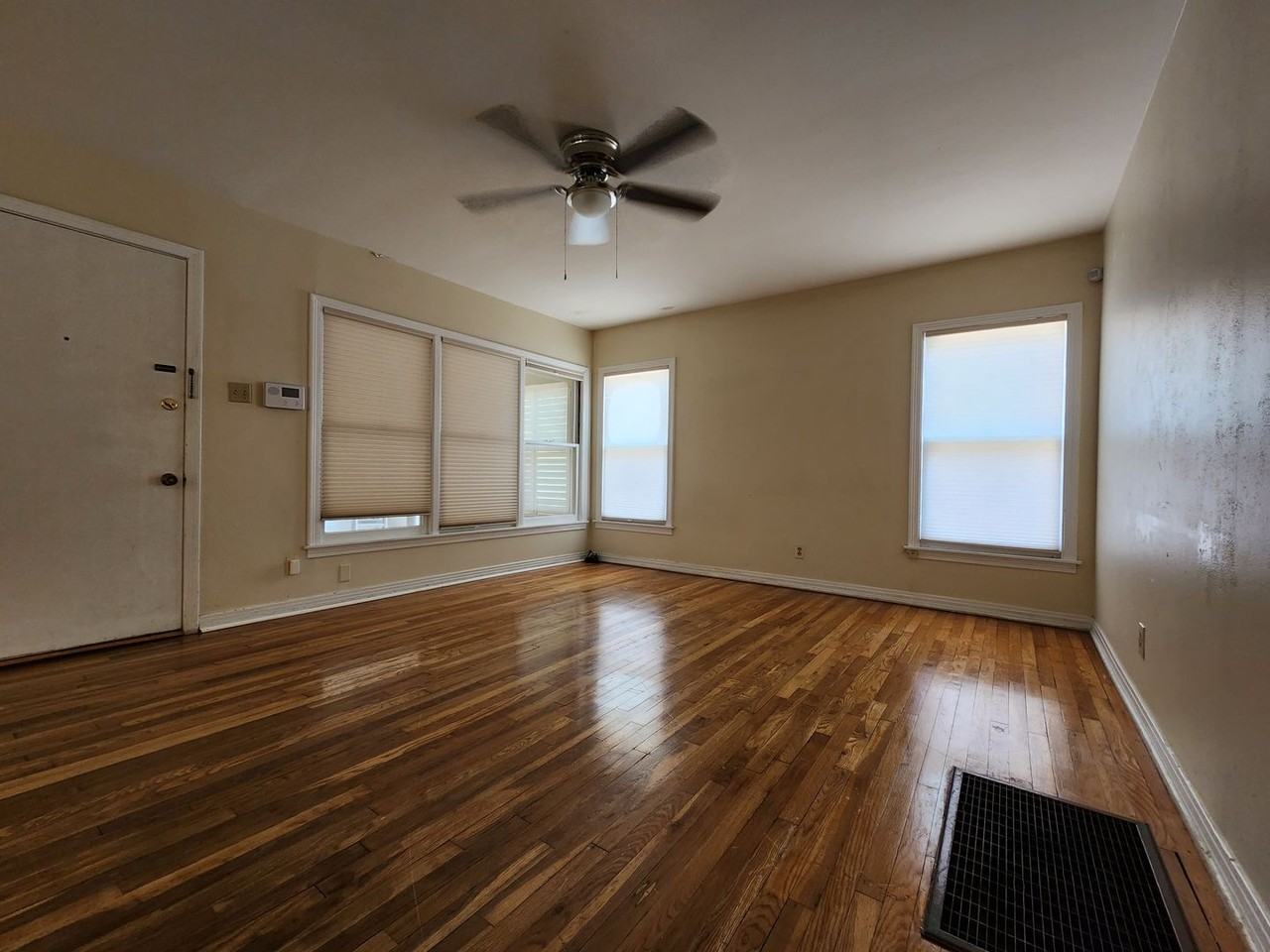707 W Avenue J - Photo 6 of 12