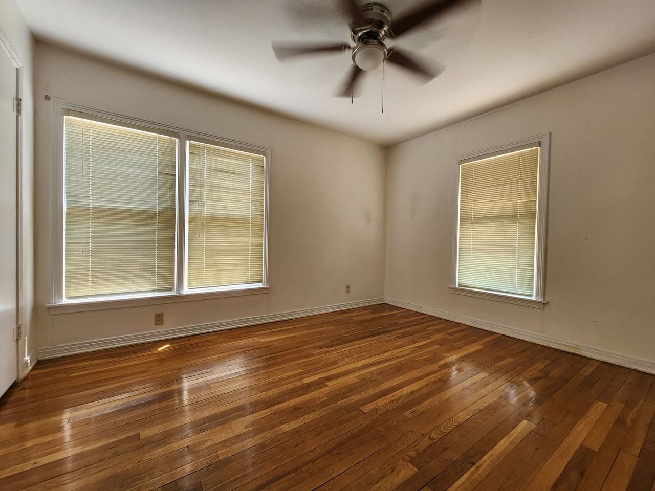 707 W Avenue J - Photo 7 of 12