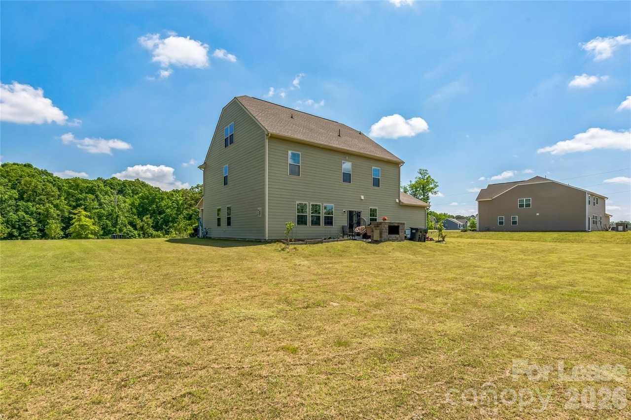 1012 Leland Dr - Photo 3 of 38