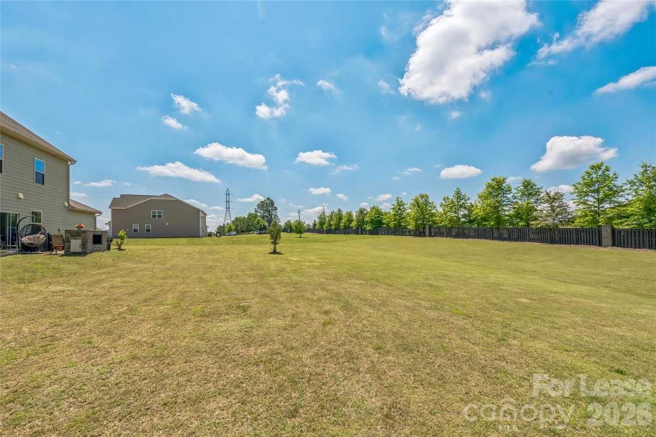 1012 Leland Dr - Photo 4 of 38