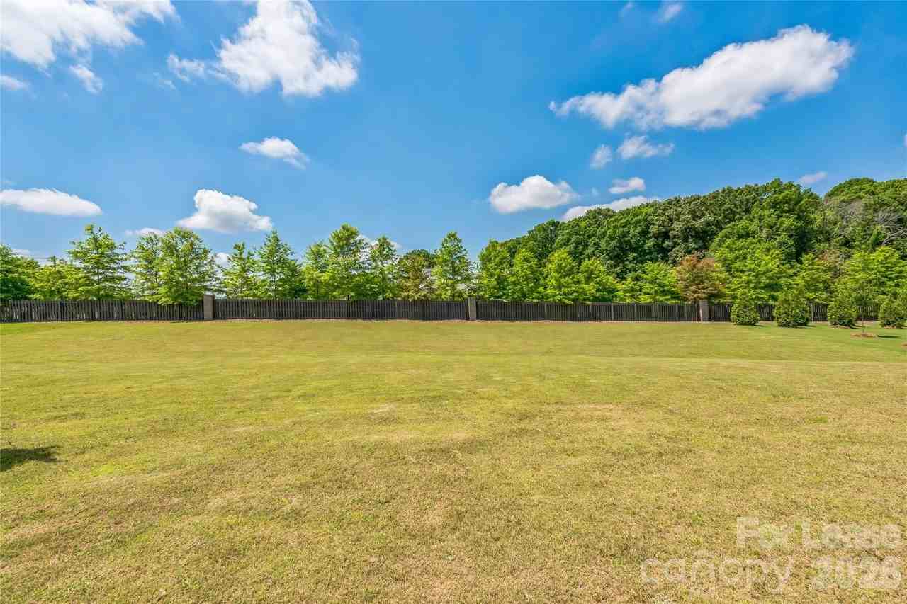 1012 Leland Dr - Photo 5 of 38