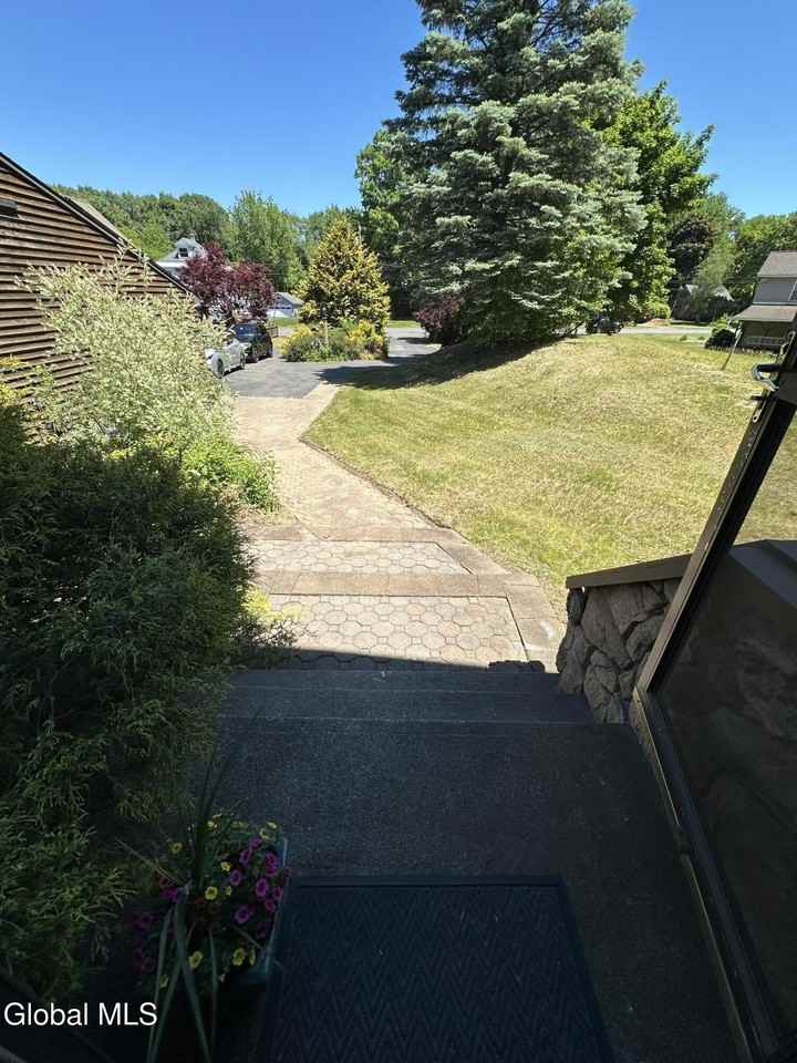 2810 Consaul Rd - Photo 4 of 19
