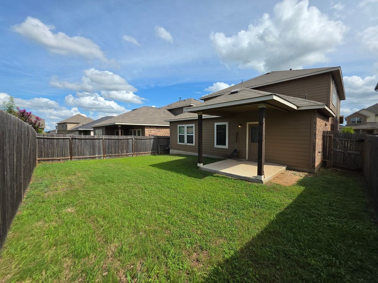 8931 Arundal Gdn - Photo 3 of 33