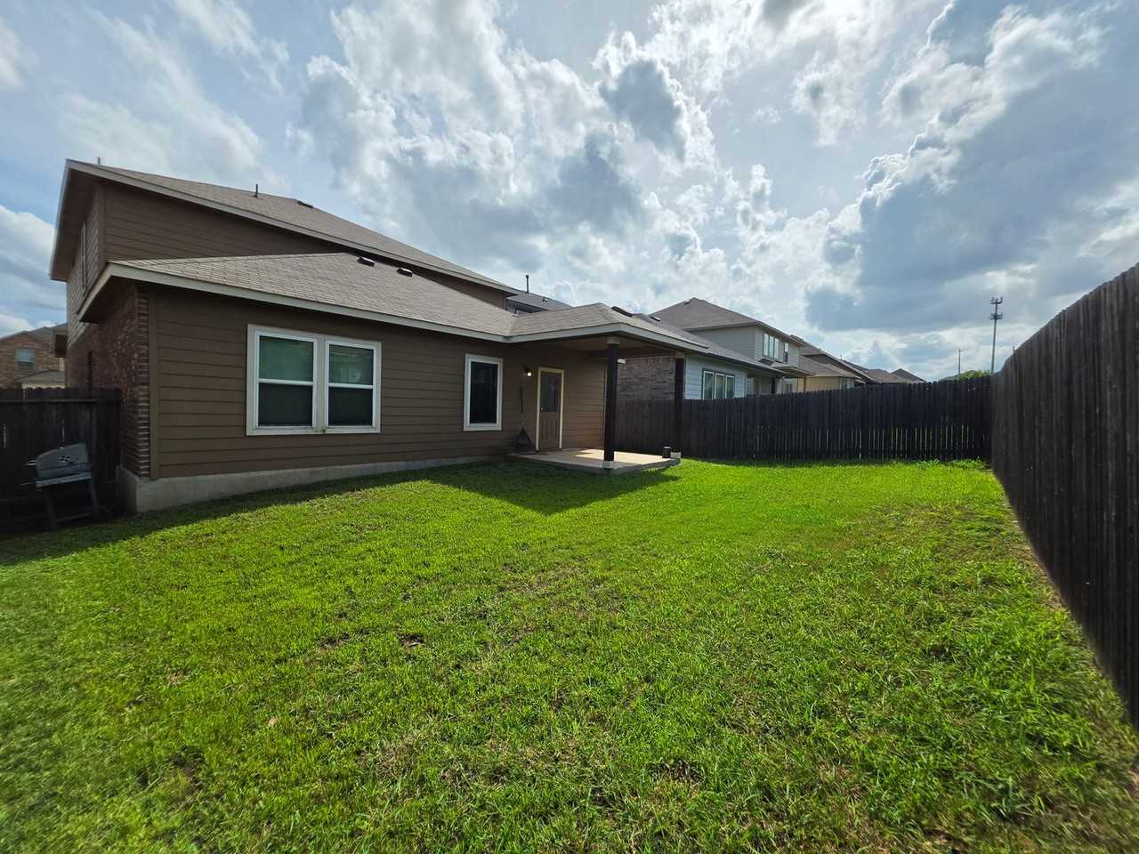 8931 Arundal Gdn - Photo 4 of 33