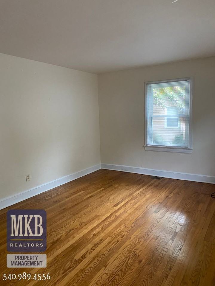 2742 Lansing Dr Sw - Photo 3 of 15