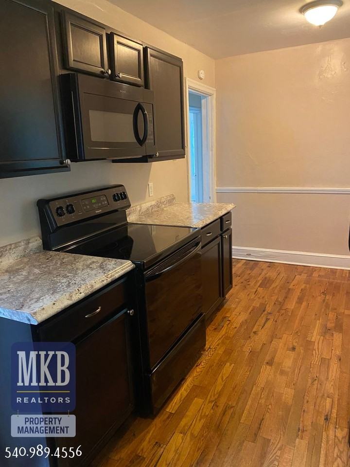 2742 Lansing Dr Sw - Photo 4 of 15