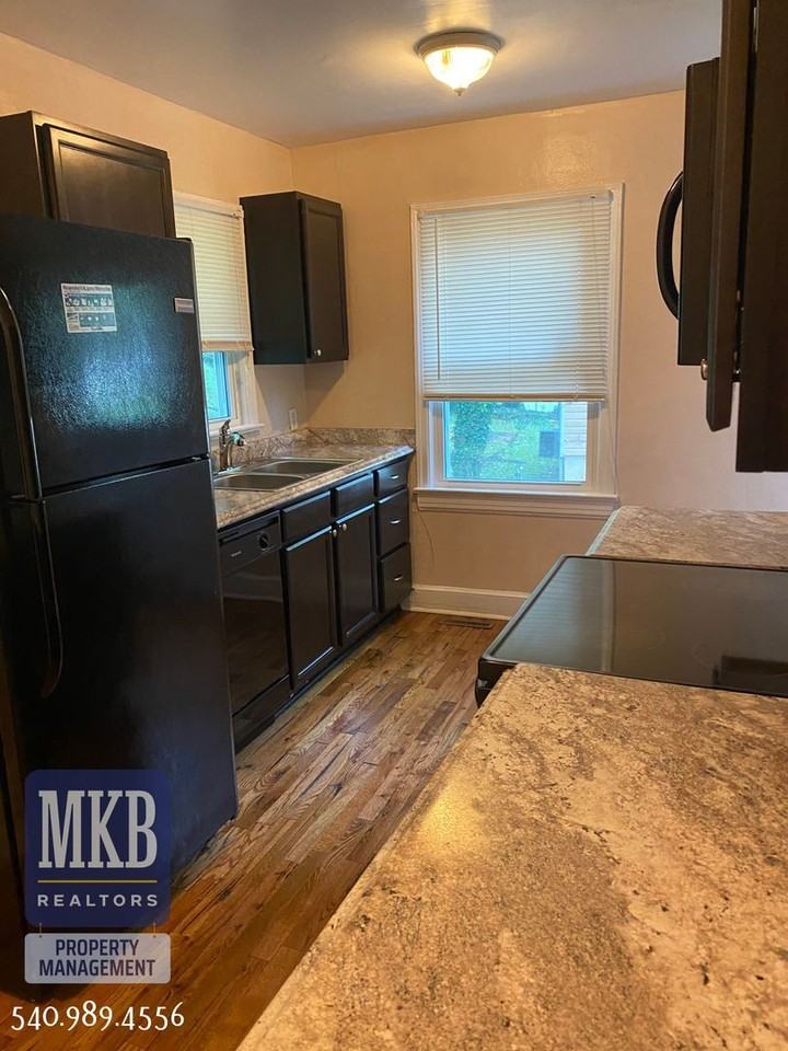 2742 Lansing Dr Sw - Photo 5 of 15