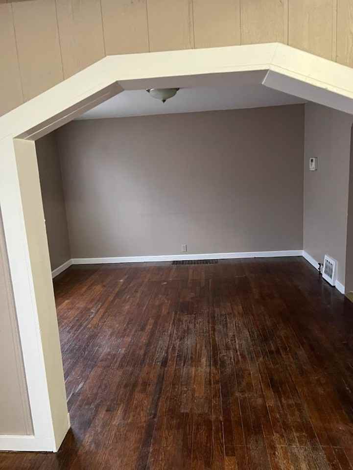 427 W Vinyard St - Photo 2 of 10