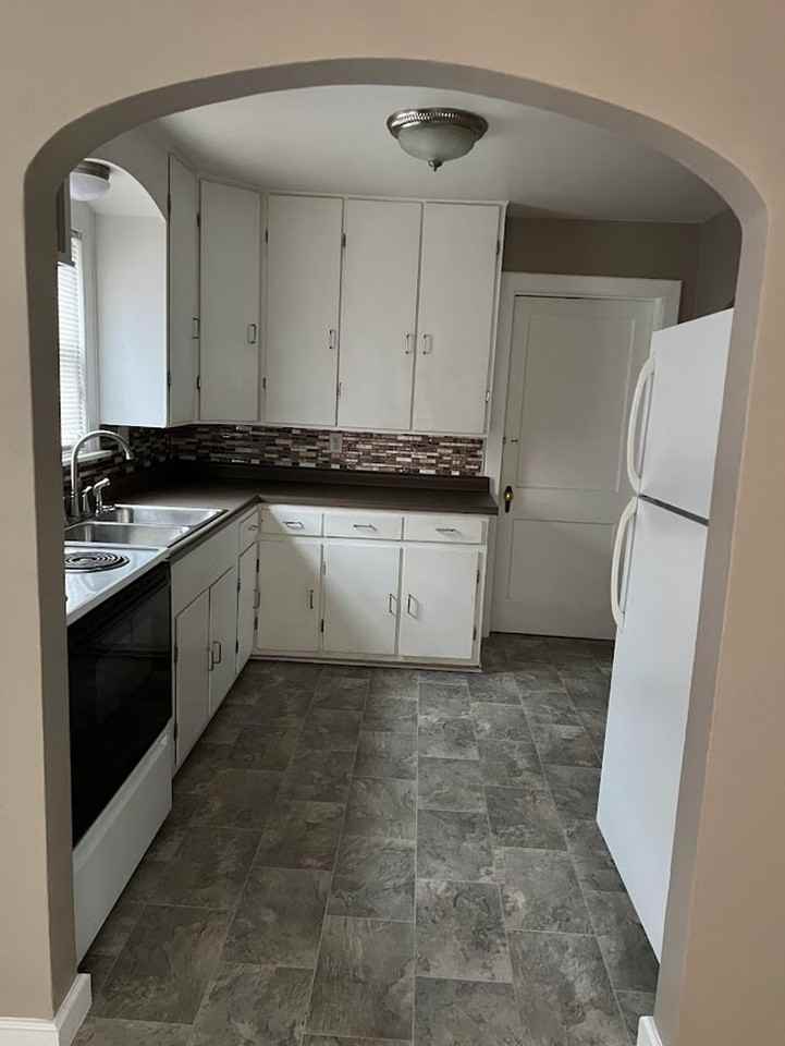 427 W Vinyard St - Photo 3 of 10
