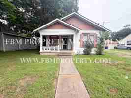 featured image of 205 W Gilmer St