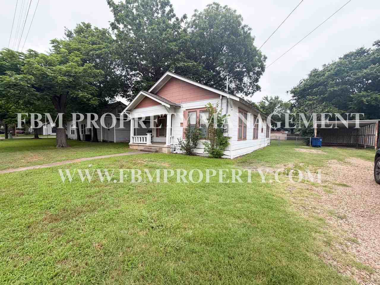 205 W Gilmer St - Photo 2 of 19