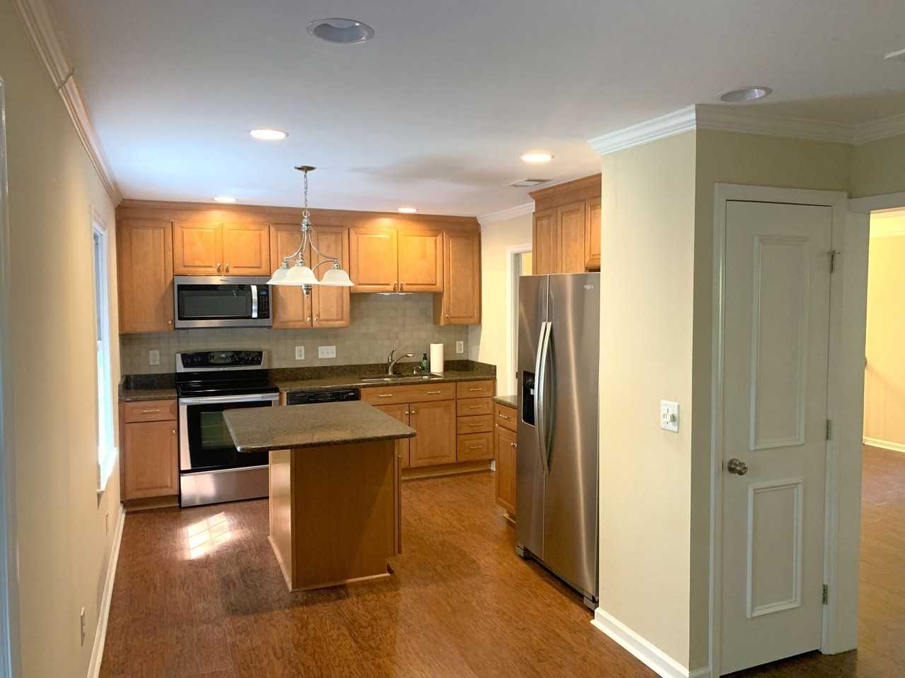 1114 Glenshannon Rd - Photo 4 of 35