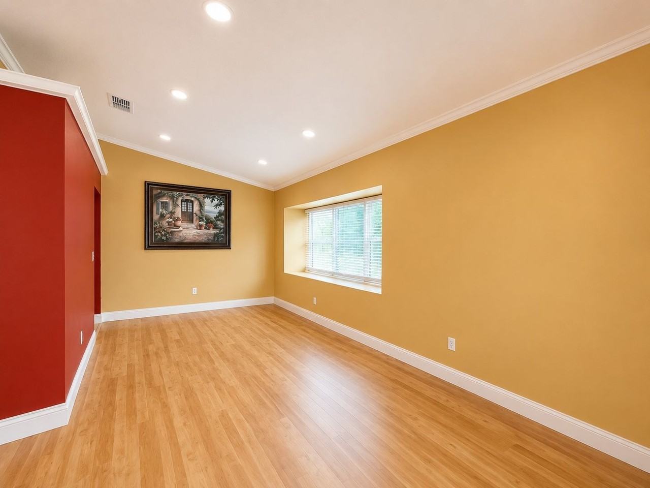 1009 Bartlett Ct - Photo 3 of 18