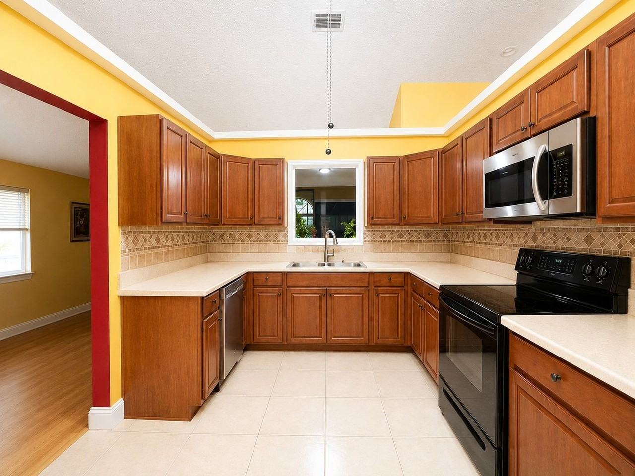 1009 Bartlett Ct - Photo 6 of 18