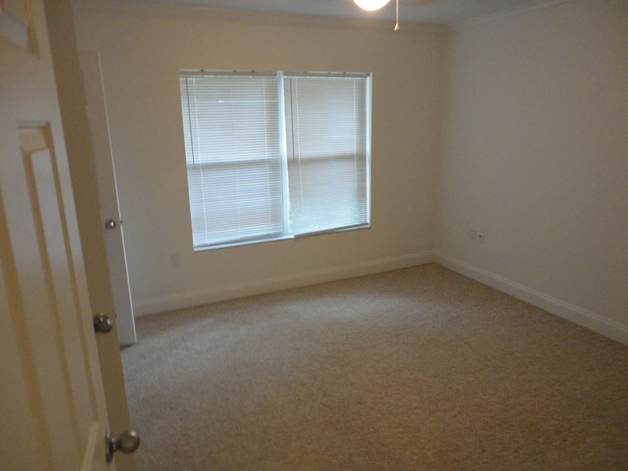 2636 Sw 35th Pl #8 - Photo 5 of 11