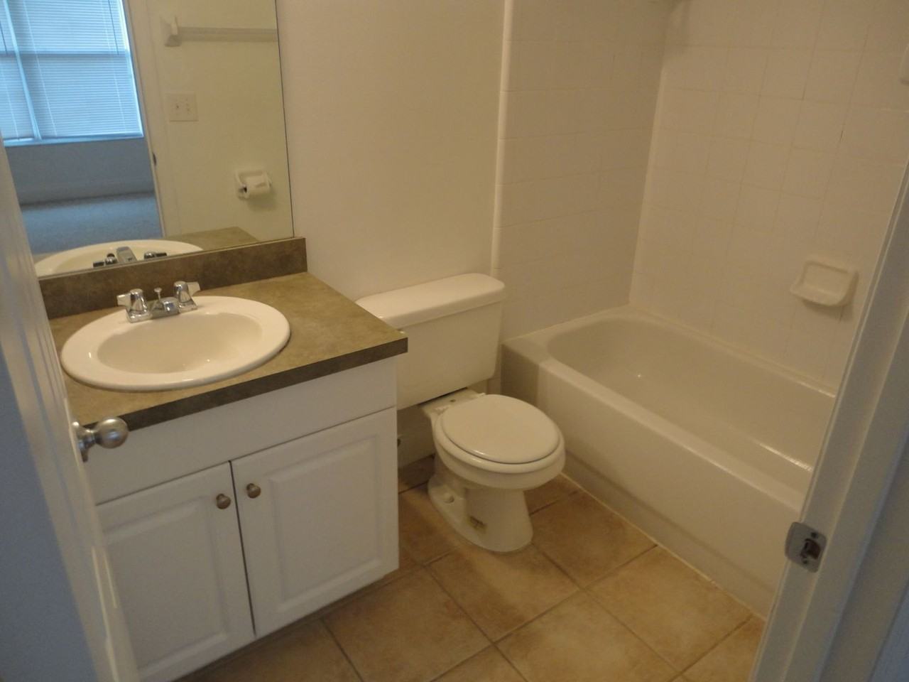 2636 Sw 35th Pl #8 - Photo 6 of 11
