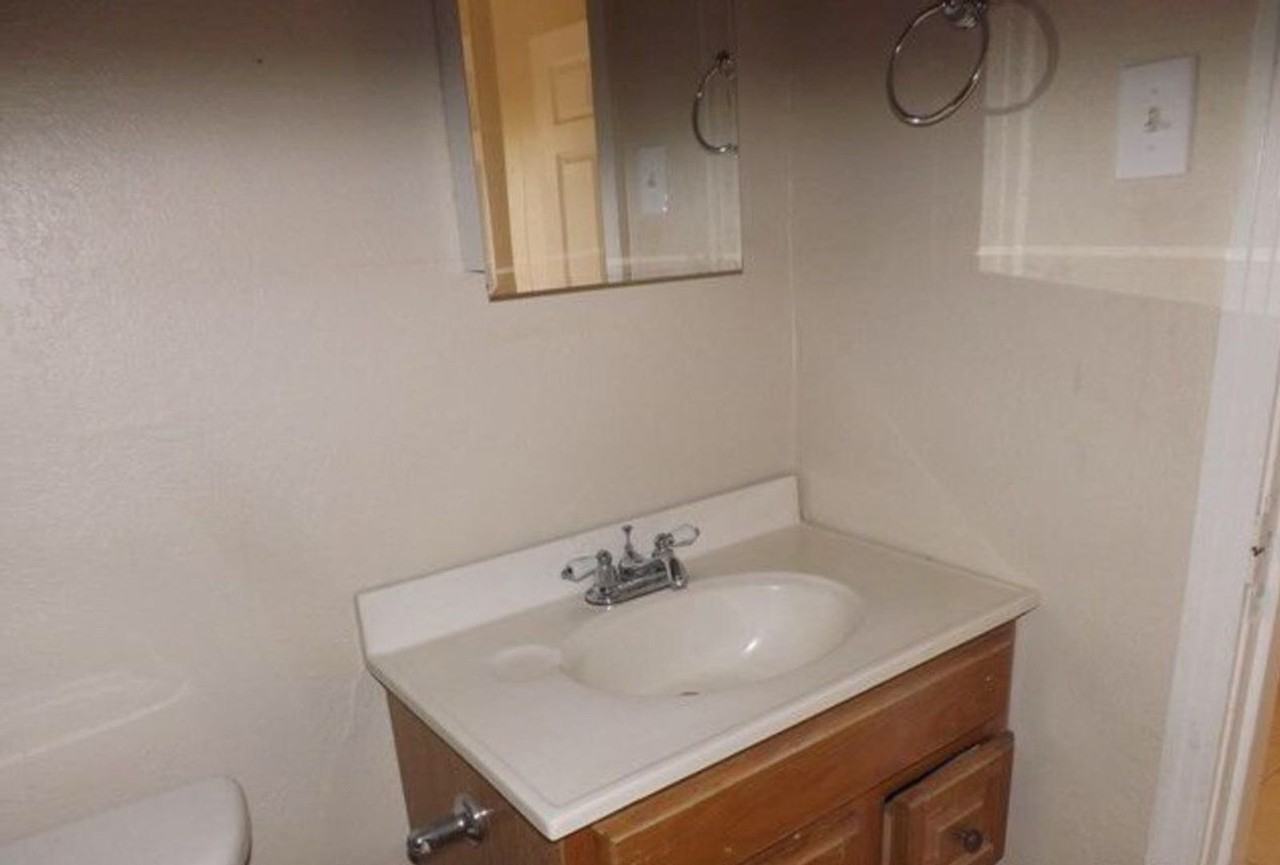 1315 N Jackson Ave - Photo 6 of 10