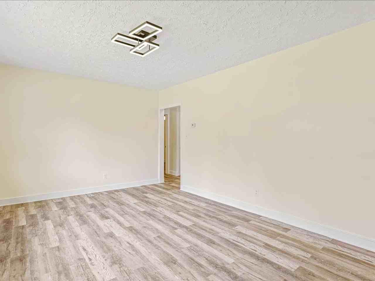 750 Hampton Rd - Photo 4 of 28