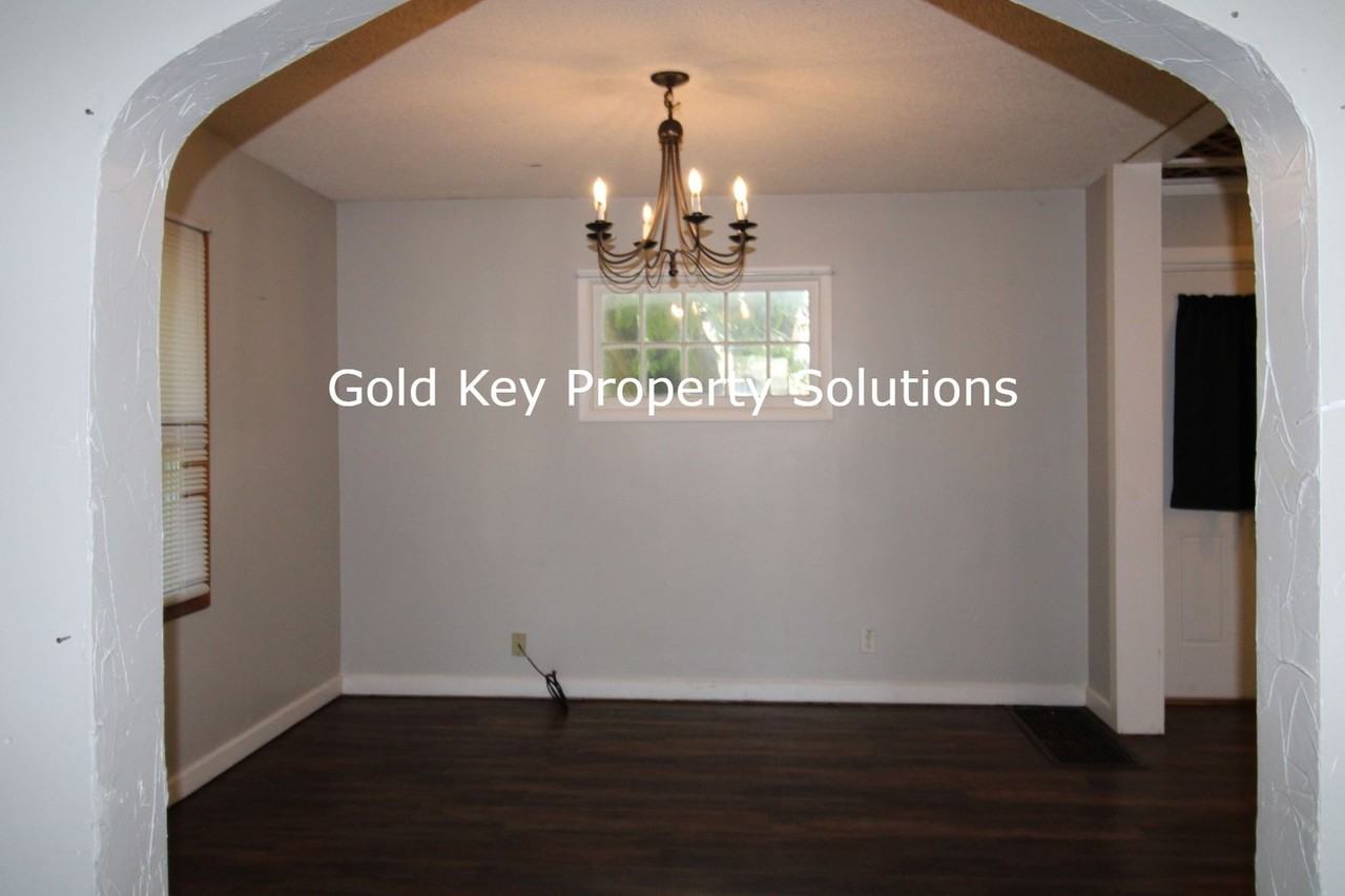 604 N Alameda Ave - Photo 4 of 14