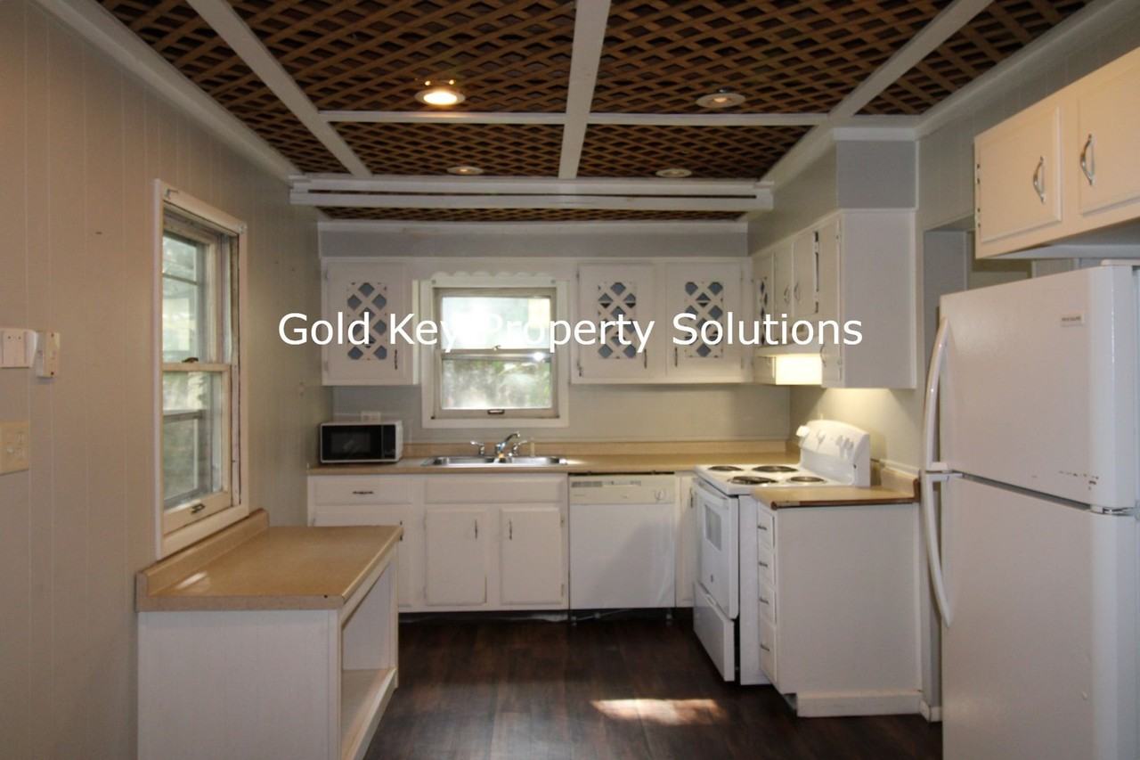 604 N Alameda Ave - Photo 5 of 14