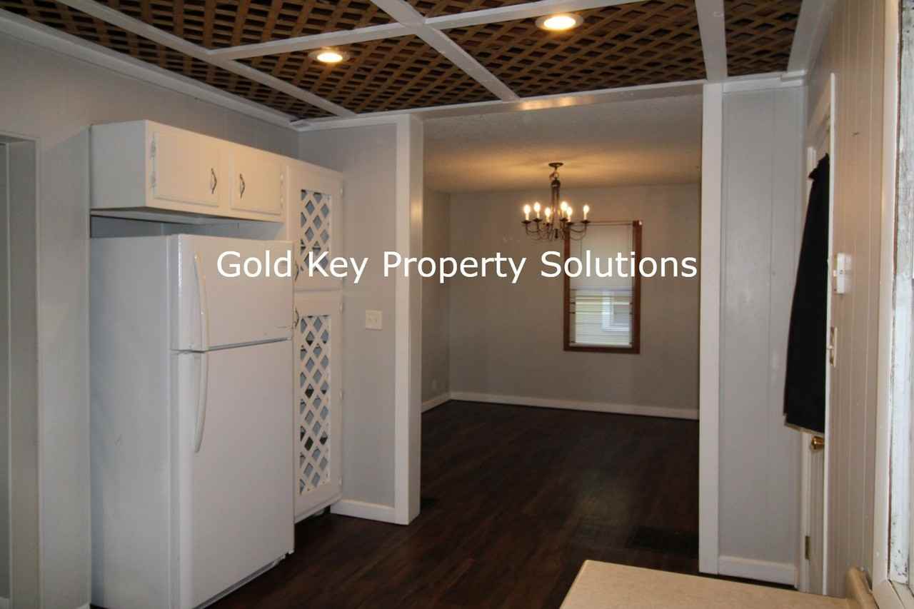 604 N Alameda Ave - Photo 6 of 14