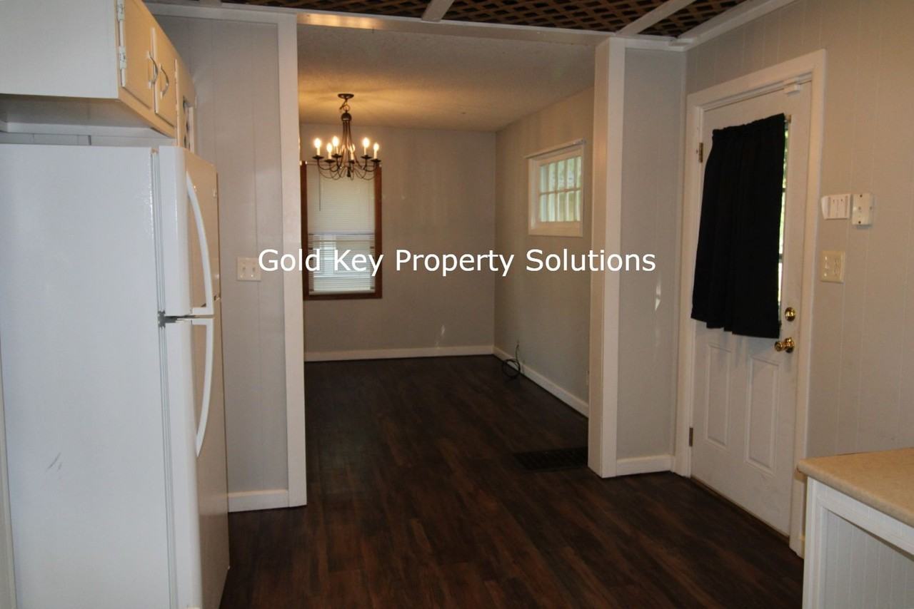 604 N Alameda Ave - Photo 7 of 14