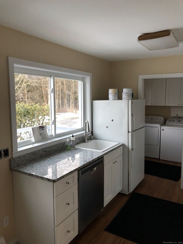 207 S Lake St - Photo 3 of 11