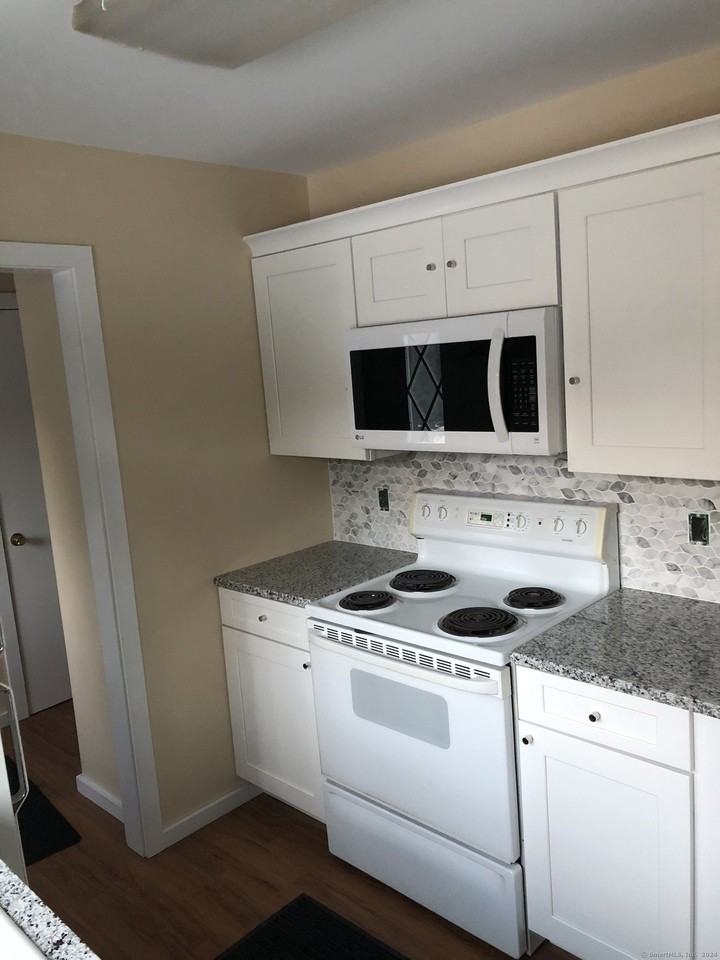 207 S Lake St - Photo 4 of 11