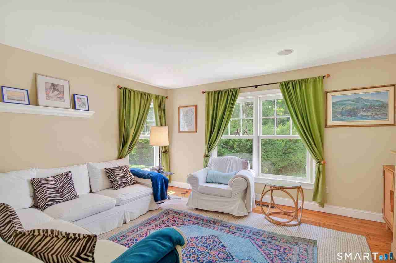 69 Richmondville Ave - Photo 4 of 26