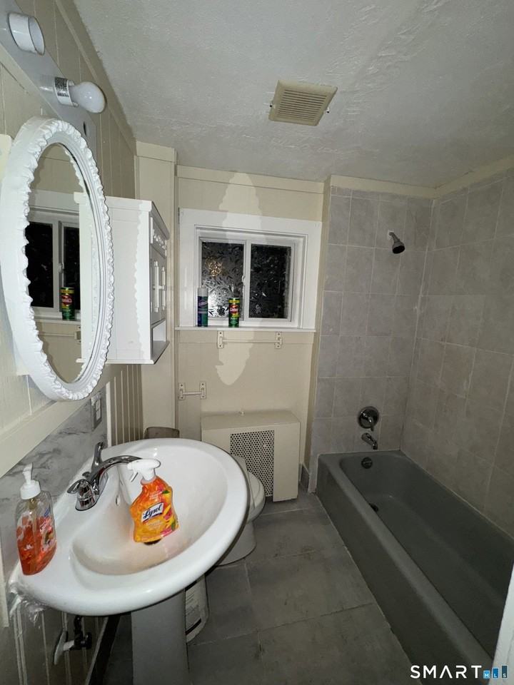 18 Woolsey St - Photo 6 of 10