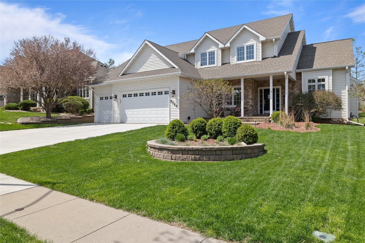 8564 Newbury Ct - Photo 2 of 35