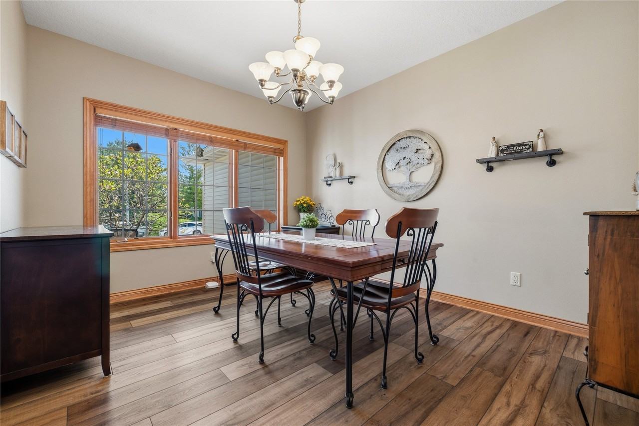 8564 Newbury Ct - Photo 5 of 35