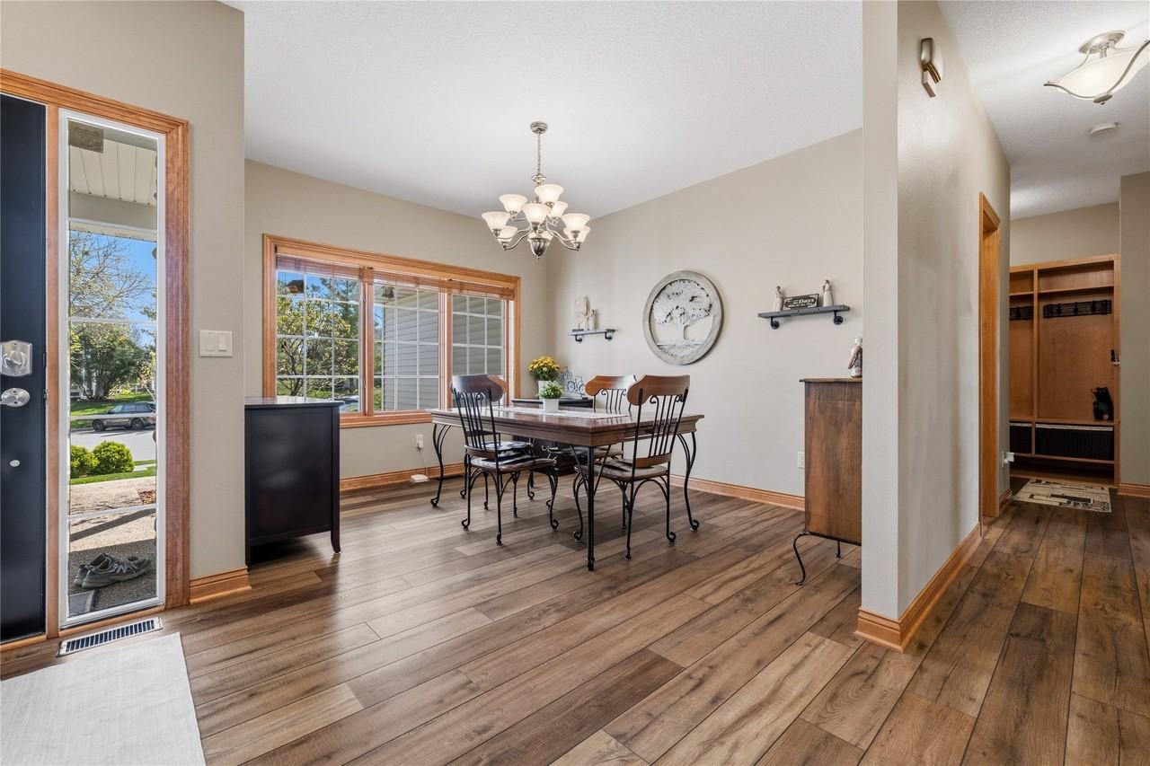 8564 Newbury Ct - Photo 6 of 35