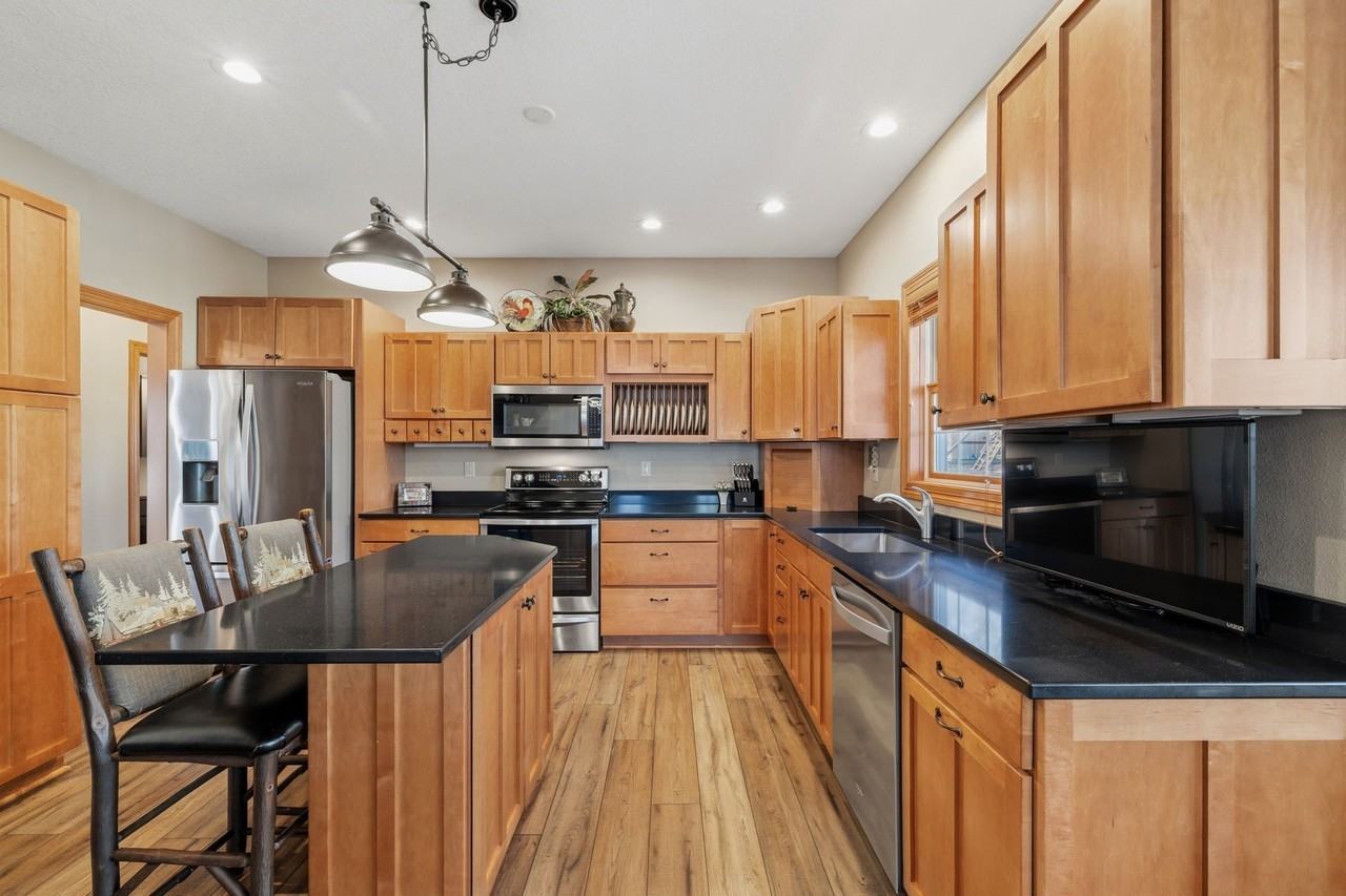 8564 Newbury Ct - Photo 7 of 35