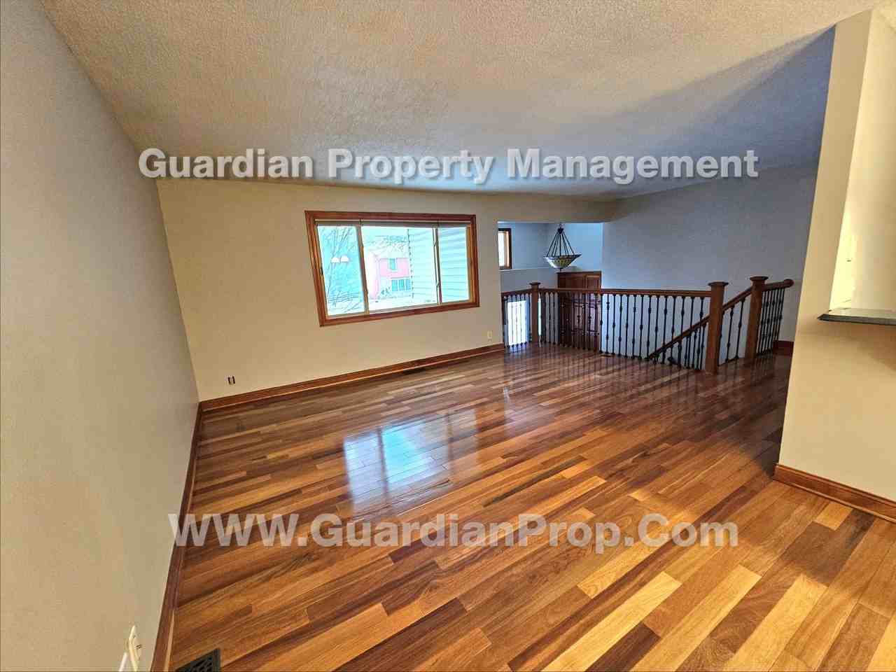 3335 Urbandale Ln N - Photo 4 of 19