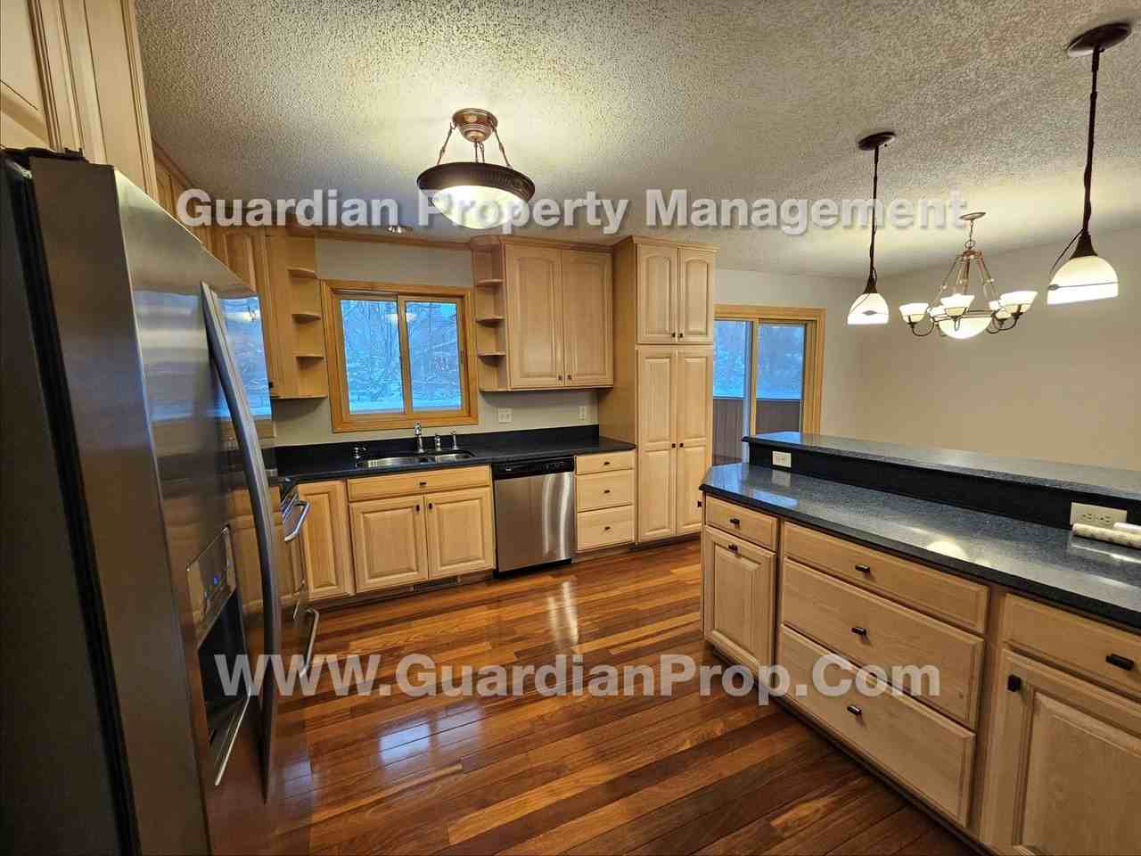 3335 Urbandale Ln N - Photo 7 of 19