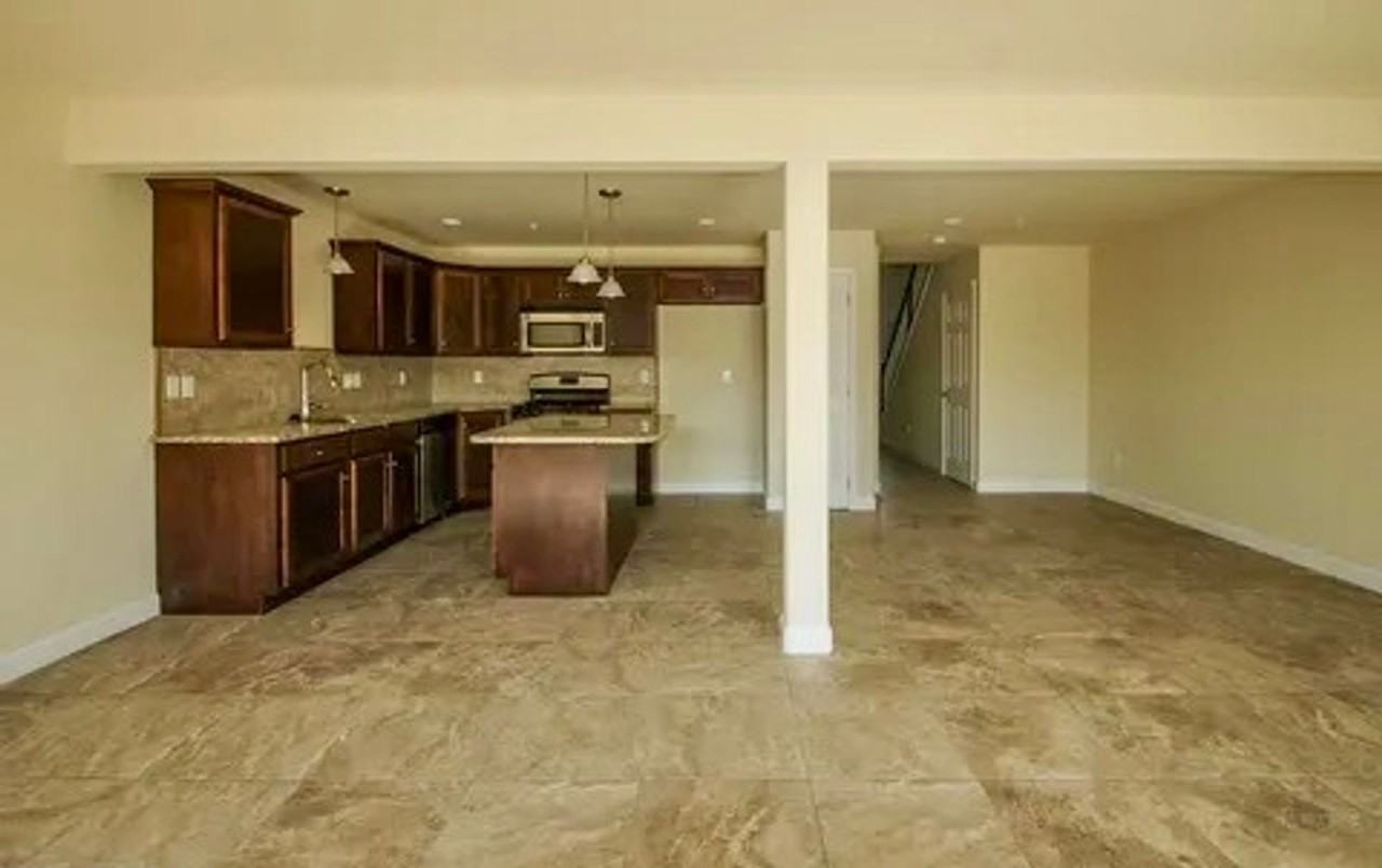 1230 Beaumont Ave - Photo 4 of 11