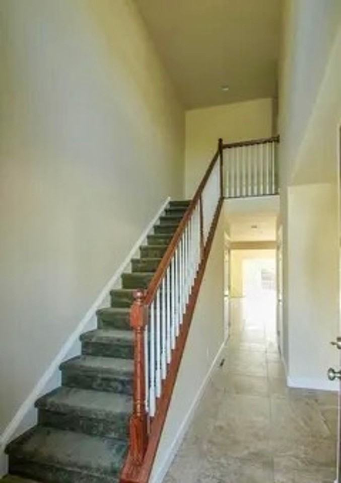 1230 Beaumont Ave - Photo 5 of 11