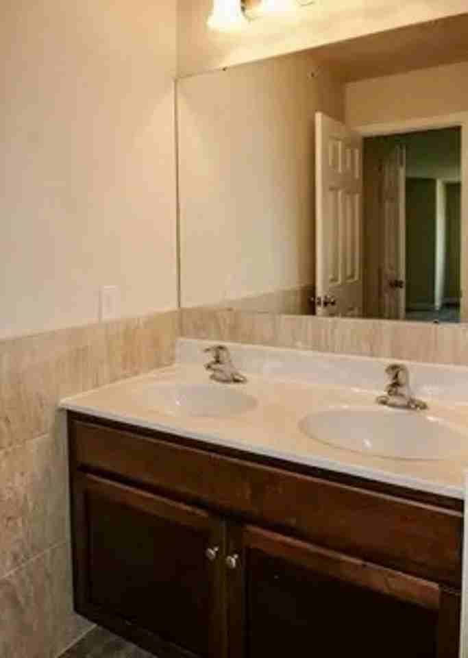 1230 Beaumont Ave - Photo 7 of 11