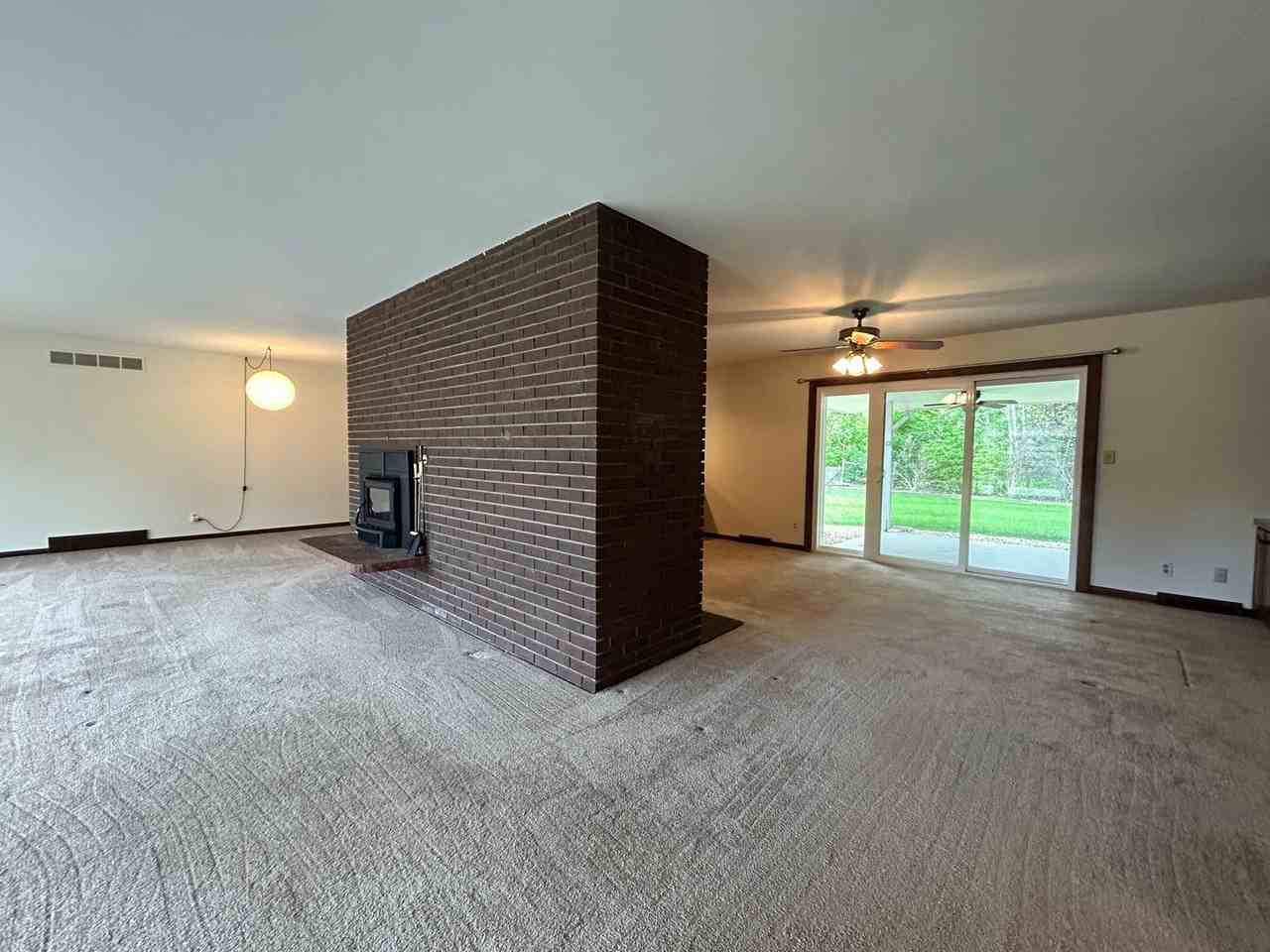 6820 Harvest Rd - Photo 5 of 42