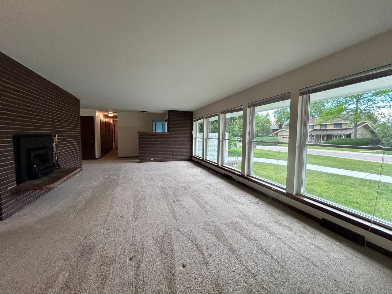 6820 Harvest Rd - Photo 7 of 42